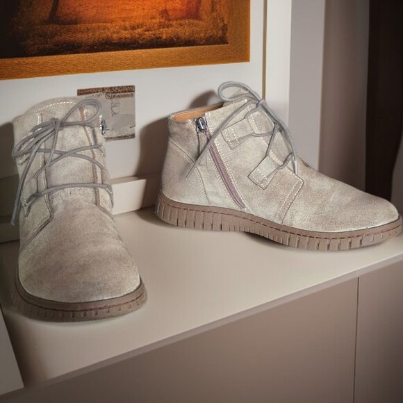 COMFORTIVA 8M Wmns Taupe Suede (Grey) Waterproof Full Grain Leather Boots - Picture 3 of 16